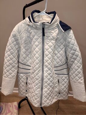Women's White Quilted Ski Jacket with Navy Trim